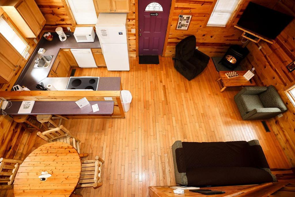 The Cabins At Pine Haven - Beckley Beaver Dış mekan fotoğraf