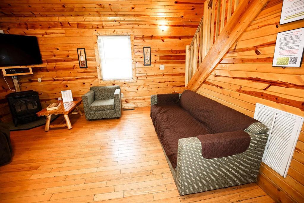 The Cabins At Pine Haven - Beckley Beaver Dış mekan fotoğraf
