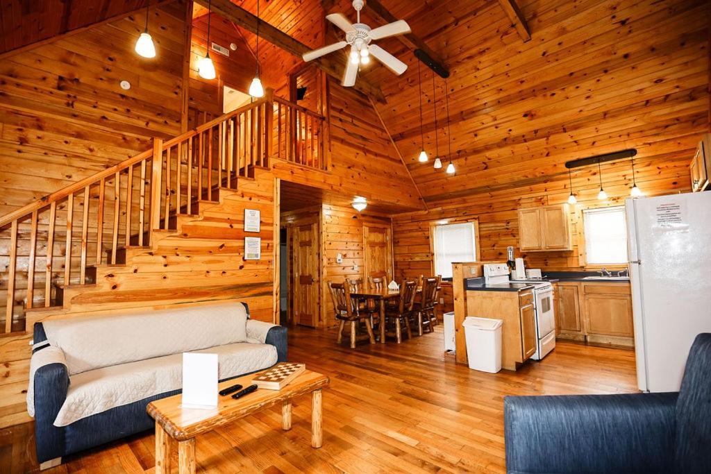 The Cabins At Pine Haven - Beckley Beaver Dış mekan fotoğraf