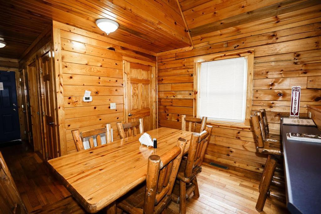 The Cabins At Pine Haven - Beckley Beaver Dış mekan fotoğraf